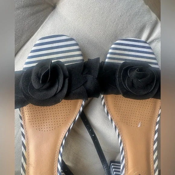 Comfortview Black & White Striped Block Heel Sandals with Bow - Picture 4 of 5